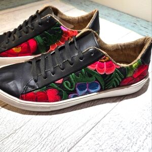 Embroidered MEXICAN Shoes Tennis Shoes WOMENS SIZE 11. FLOWERS  BOHO